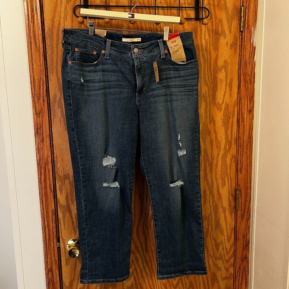 NWT Levi's Boyfriend Distressed Jeans